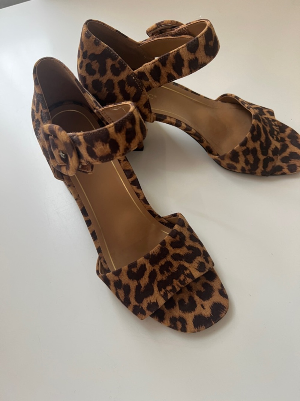 NWOT VIonic chunky heel sandals